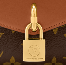 Load image into Gallery viewer, Padlock On Strap