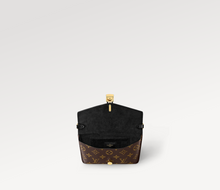 Load image into Gallery viewer, M80559 Padlock On Strap