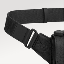 Load image into Gallery viewer, M58487 S LOCK SLING BAG