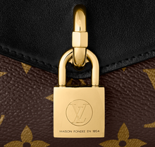 Load image into Gallery viewer, M80559 Padlock On Strap