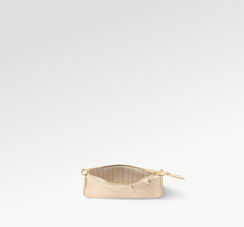 Load image into Gallery viewer, M81066 Easy Pouch On Strap
