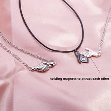Load image into Gallery viewer, 2Pcs Hold Hands Magnetic Couple Pendant Necklace Jewelry
