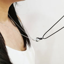 Load image into Gallery viewer, 2Pcs Hold Hands Magnetic Couple Pendant Necklace Jewelry