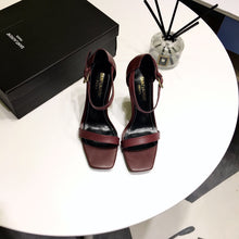 Load image into Gallery viewer, CASSANDRA FLAT SANDALS IN SMOOTH LEATHER
