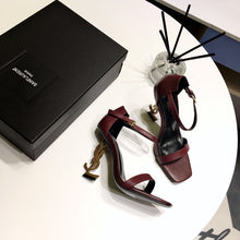Load image into Gallery viewer, CASSANDRA FLAT SANDALS IN SMOOTH LEATHER
