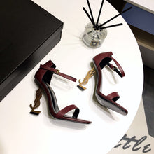 Load image into Gallery viewer, CASSANDRA FLAT SANDALS IN SMOOTH LEATHER
