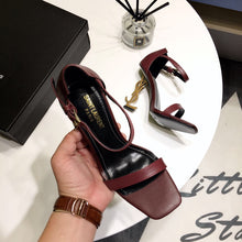Load image into Gallery viewer, CASSANDRA FLAT SANDALS IN SMOOTH LEATHER
