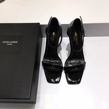 Load image into Gallery viewer, CASSANDRA FLAT SANDALS IN SMOOTH LEATHER
