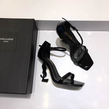 Load image into Gallery viewer, CASSANDRA FLAT SANDALS IN SMOOTH LEATHER
