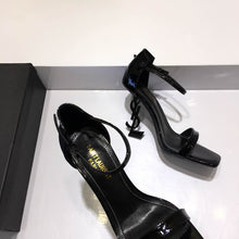 Load image into Gallery viewer, CASSANDRA FLAT SANDALS IN SMOOTH LEATHER
