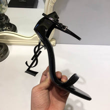 Load image into Gallery viewer, CASSANDRA FLAT SANDALS IN SMOOTH LEATHER
