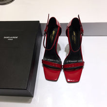 Load image into Gallery viewer, CASSANDRA FLAT SANDALS IN SMOOTH LEATHER
