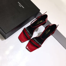 Load image into Gallery viewer, CASSANDRA FLAT SANDALS IN SMOOTH LEATHER
