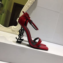 Load image into Gallery viewer, CASSANDRA FLAT SANDALS IN SMOOTH LEATHER
