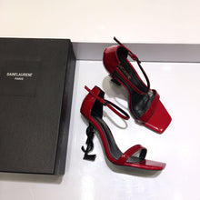 Load image into Gallery viewer, CASSANDRA FLAT SANDALS IN SMOOTH LEATHER
