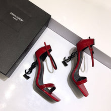 Load image into Gallery viewer, CASSANDRA FLAT SANDALS IN SMOOTH LEATHER
