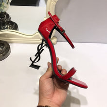 Load image into Gallery viewer, CASSANDRA FLAT SANDALS IN SMOOTH LEATHER
