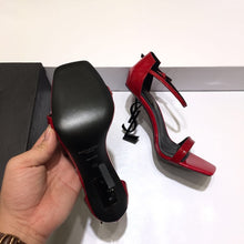 Load image into Gallery viewer, CASSANDRA FLAT SANDALS IN SMOOTH LEATHER

