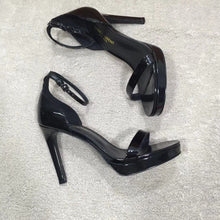 Load image into Gallery viewer, CASSANDRA FLAT SANDALS IN SMOOTH LEATHER

