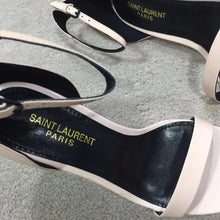 Load image into Gallery viewer, CASSANDRA FLAT SANDALS IN SMOOTH LEATHER
