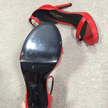 Load image into Gallery viewer, CASSANDRA FLAT SANDALS IN SMOOTH LEATHER
