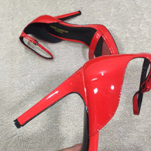 Load image into Gallery viewer, CASSANDRA FLAT SANDALS IN SMOOTH LEATHER
