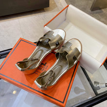 Load image into Gallery viewer, Hermès Santorini Sandal
