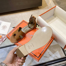 Load image into Gallery viewer, Hermès Santorini Sandal
