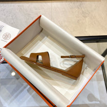 Load image into Gallery viewer, Hermès Santorini Sandal

