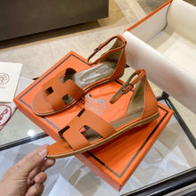 Load image into Gallery viewer, Hermès Santorini Sandal
