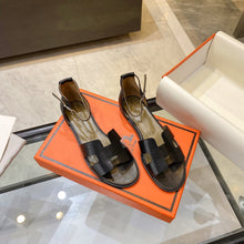 Load image into Gallery viewer, Hermès Santorini Sandal
