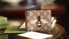 Load image into Gallery viewer, Bee print GG Supreme wallet
