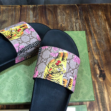 Load image into Gallery viewer, GUCCI SLIPPERS 13
