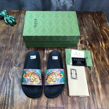 Load image into Gallery viewer, GUCCI SLIPPERS 14
