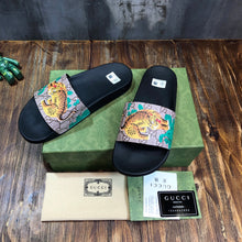 Load image into Gallery viewer, GUCCI SLIPPERS 14
