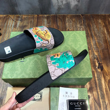 Load image into Gallery viewer, GUCCI SLIPPERS 14
