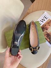 Load image into Gallery viewer, GUCCI FLATS 8
