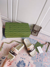 Load image into Gallery viewer, GUCCI SLIPPERS 15
