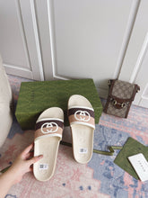 Load image into Gallery viewer, GUCCI SLIPPERS 15
