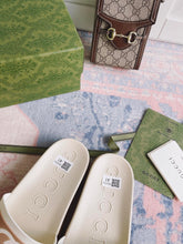 Load image into Gallery viewer, GUCCI SLIPPERS 15
