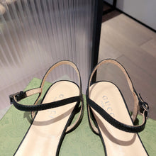 Load image into Gallery viewer, GUCCI SLIPPERS 35
