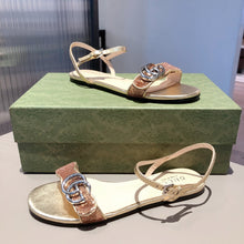 Load image into Gallery viewer, GUCCI SLIPPERS 36
