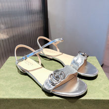 Load image into Gallery viewer, GUCCI SLIPPERS 37
