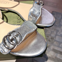 Load image into Gallery viewer, GUCCI SLIPPERS 37
