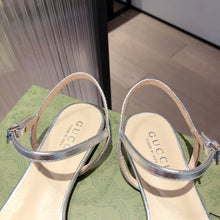 Load image into Gallery viewer, GUCCI SLIPPERS 37
