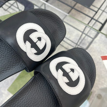 Load image into Gallery viewer, GUCCI SLIPPERS 40
