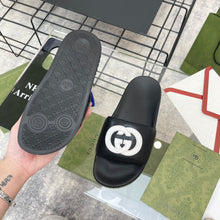 Load image into Gallery viewer, GUCCI SLIPPERS 40
