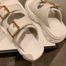 Load image into Gallery viewer, GUCCI SLIPPERS 43
