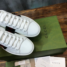 Load image into Gallery viewer, Gucci Bee Print Sneaker
