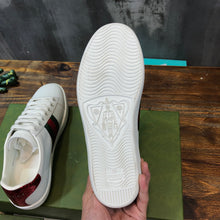 Load image into Gallery viewer, Gucci Bee Print Sneaker
